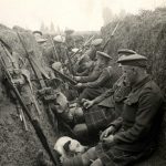 soldados ingleses en una trinchera.